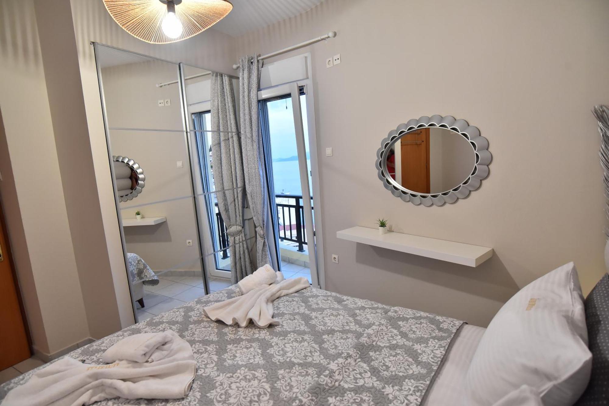 Infinity Blue Lux Suit Kavala Bagian luar foto